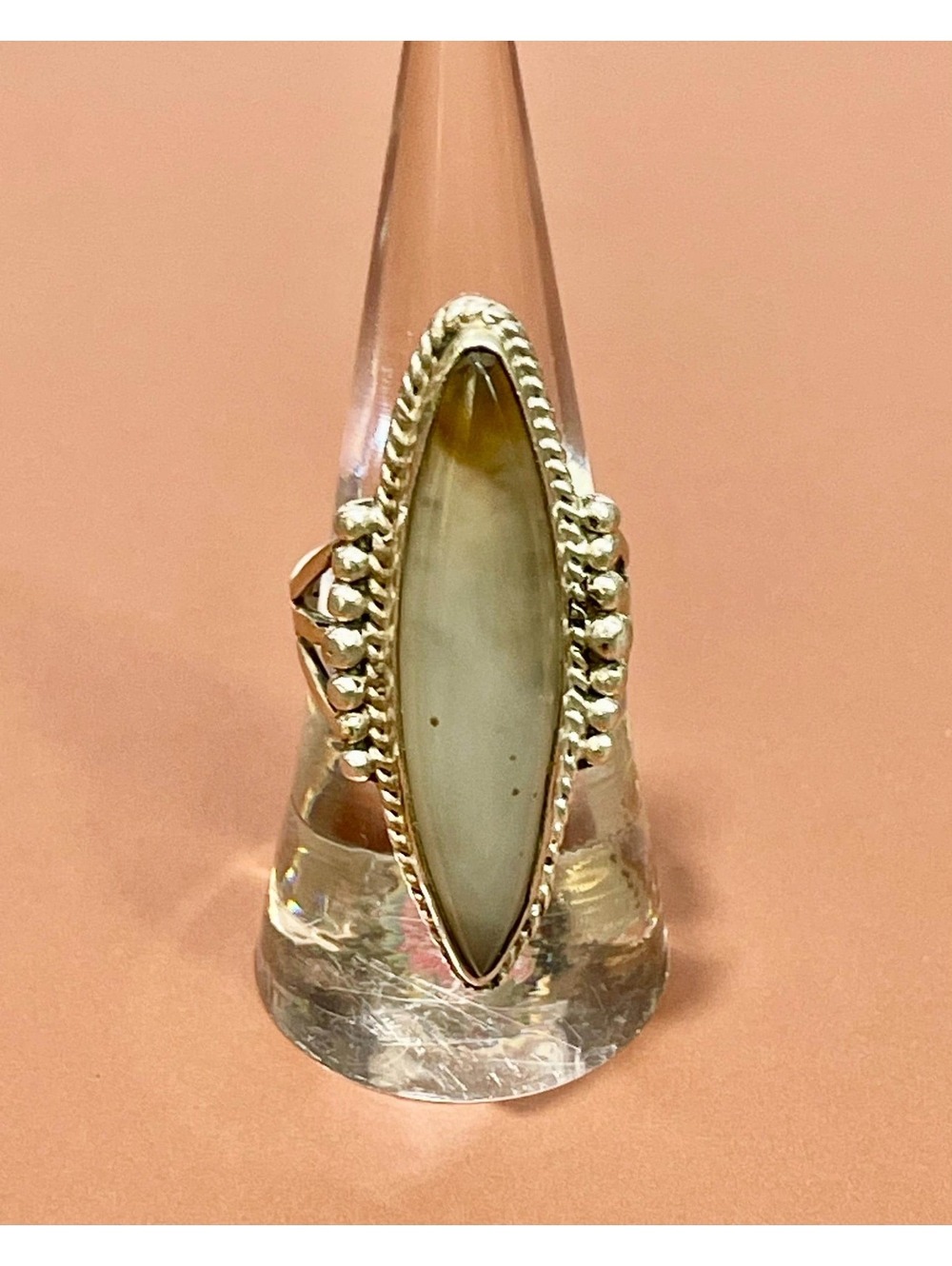 1960's / 1970's Navajo Hand Made Mother of Pearl Silver Ring Sz 6